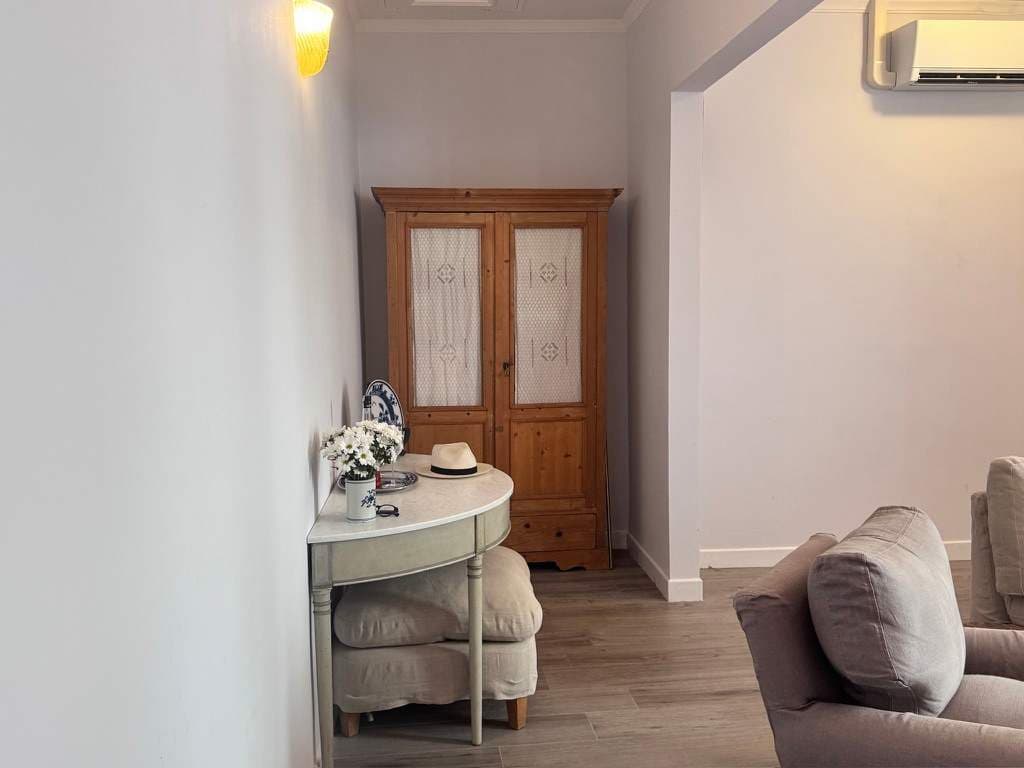 Florence Favorite - Image 6